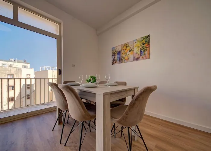 아파트 Contemporary Steps Away From Spinola Bay