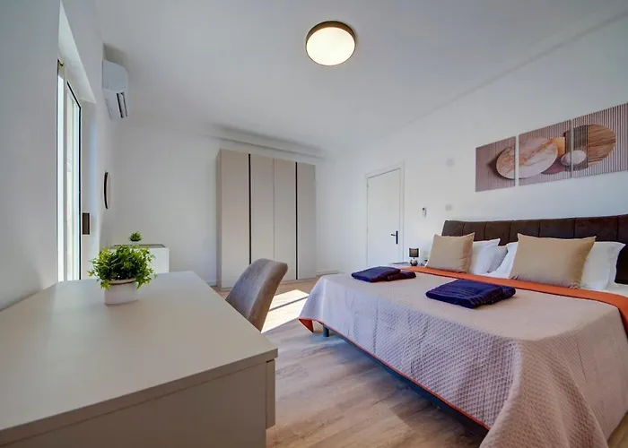 Contemporary Steps Away From Spinola Bay 아파트 Saint Julian's