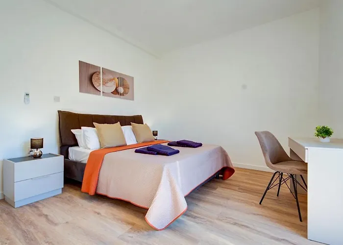 아파트 Contemporary Steps Away From Spinola Bay