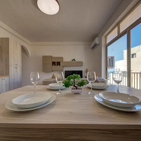 Appartement Contemporary Steps Away From Spinola Bay