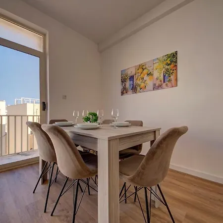 Appartement Contemporary Steps Away From Spinola Bay