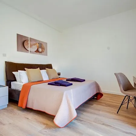 Appartement Contemporary Steps Away From Spinola Bay