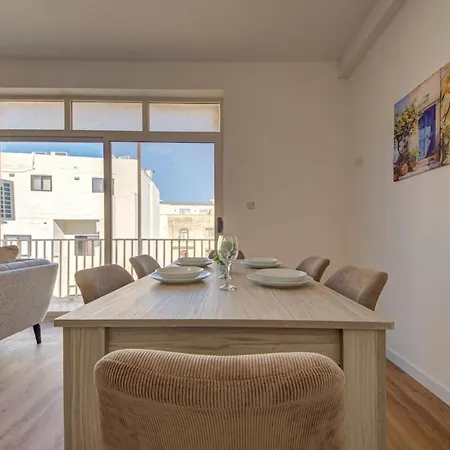 Appartement Contemporary Steps Away From Spinola Bay