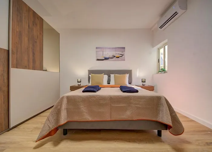 アパート Contemporary Steps Away From Spinola Bay