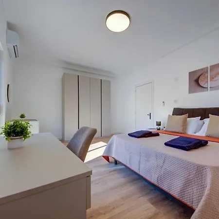 Contemporary Steps Away From Spinola Bay Apartamento St. Julian's