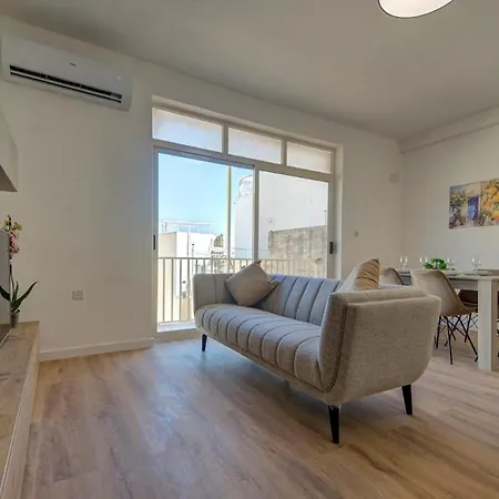 Apartamento Contemporary Steps Away From Spinola Bay *