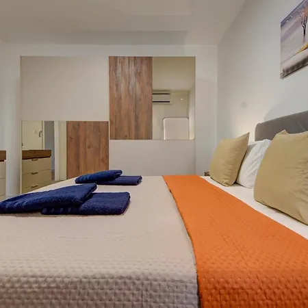 Contemporary Steps Away From Spinola Bay Apartamento